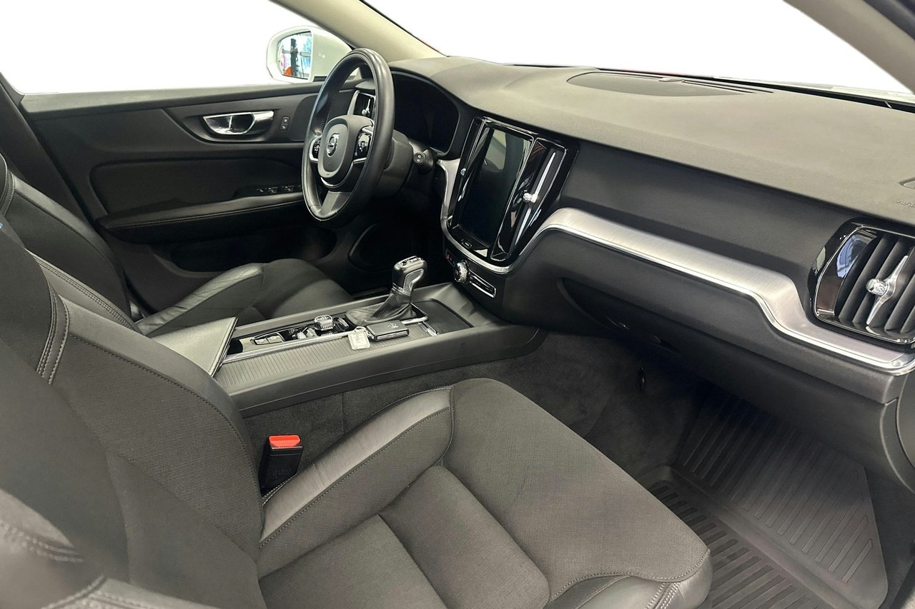 Volvo V60 2019, photo 5/19