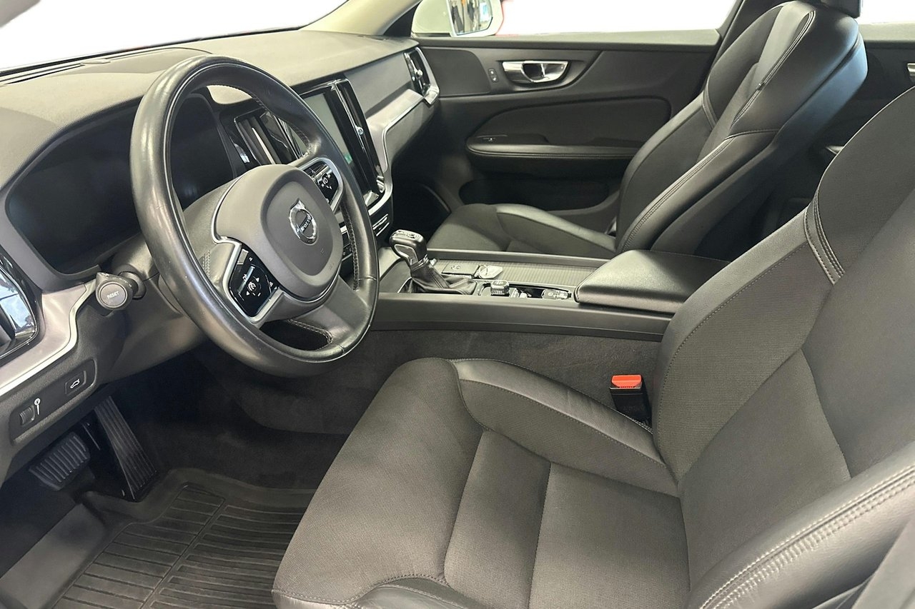 Volvo V60 2019, photo 4/19