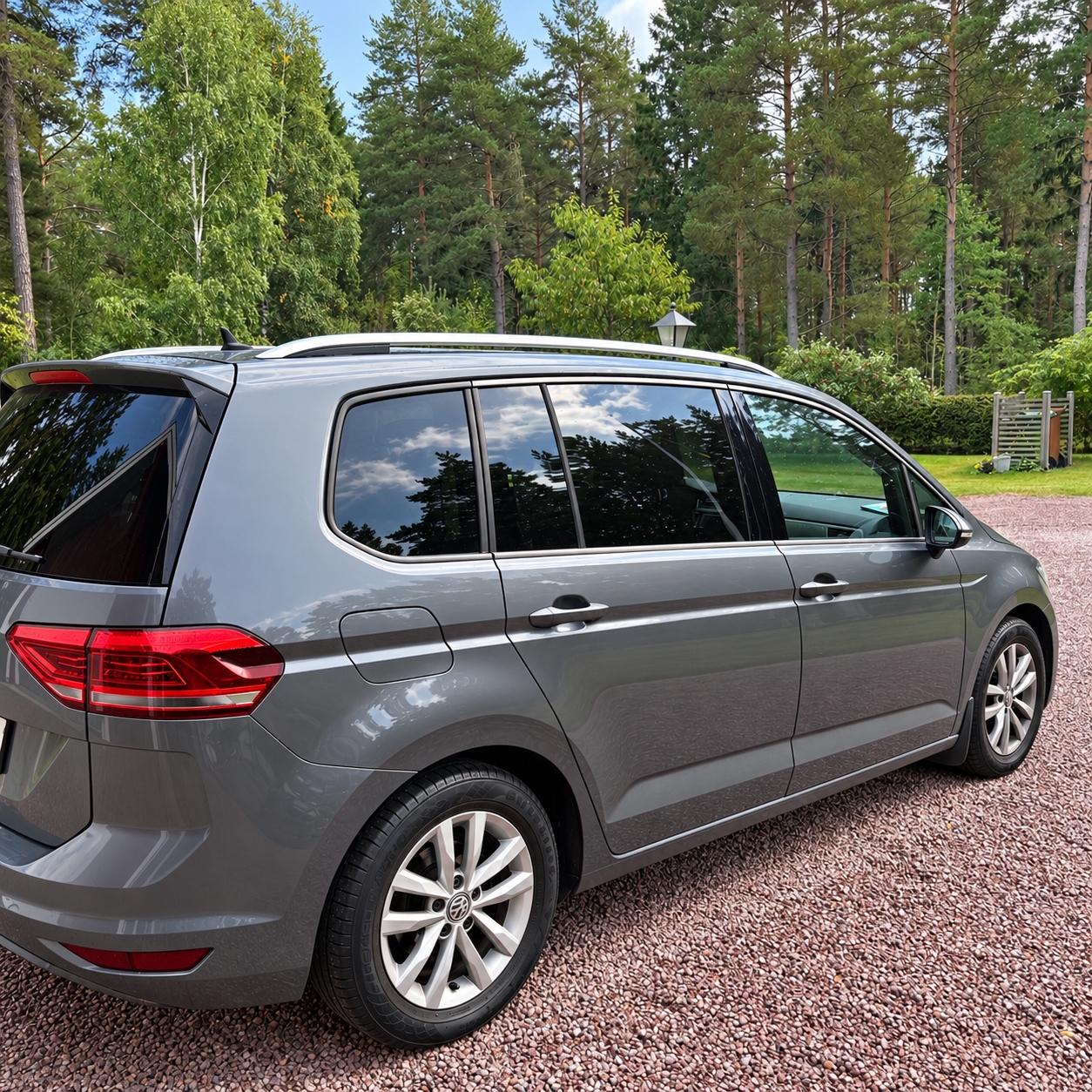 Volkswagen Touran 2016, bild 2/9