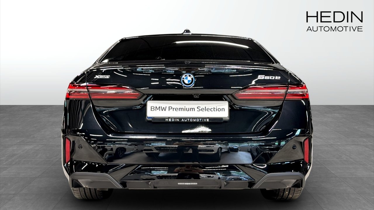 BMW 550 2024, photo 7/10