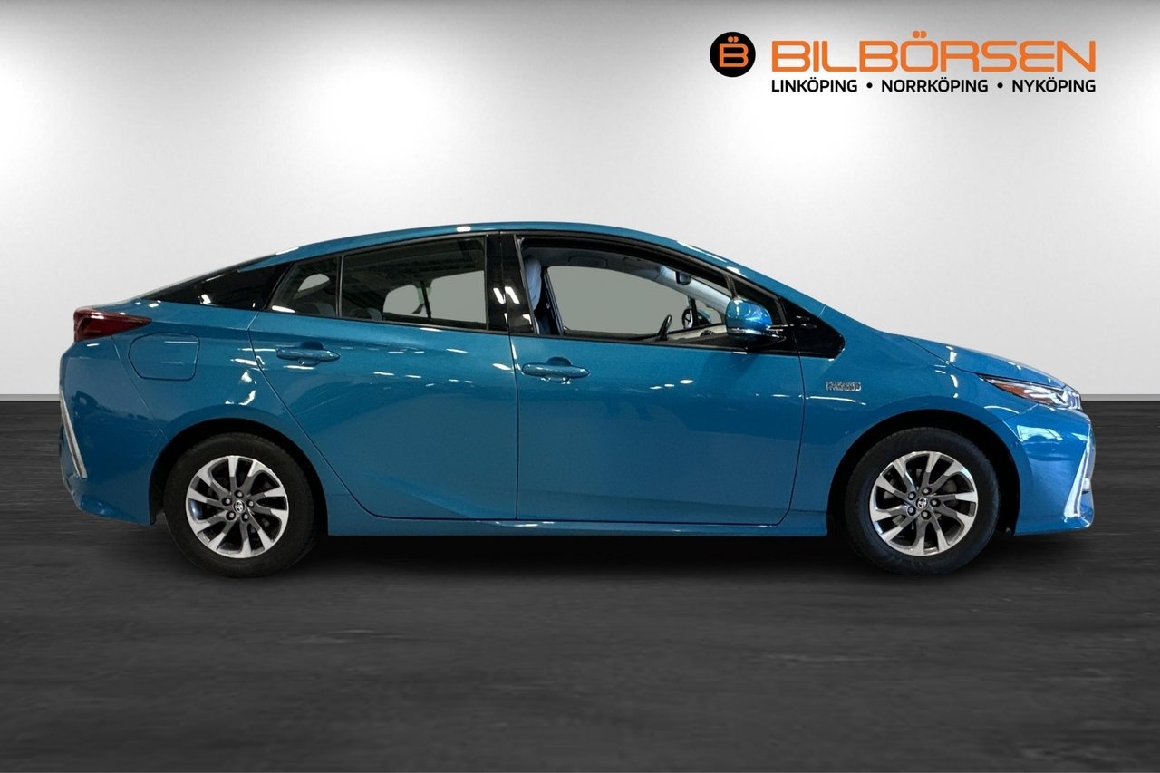 Toyota Prius Plug-in Hybrid 2017, photo 4/10