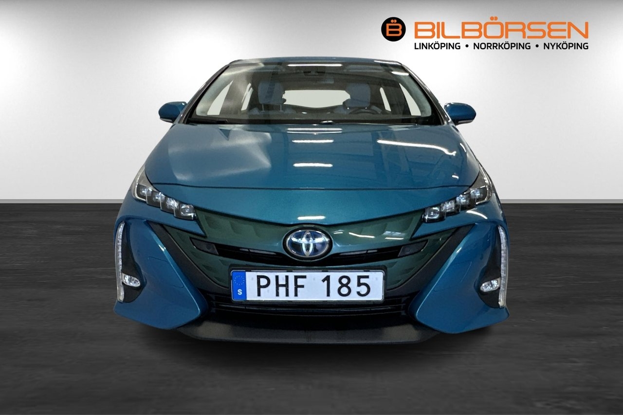 Toyota Prius Plug-in Hybrid 2017, photo 2/10