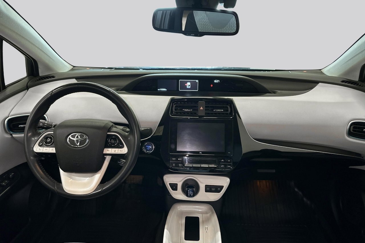 Toyota Prius Plug-in Hybrid 2017, photo 7/10