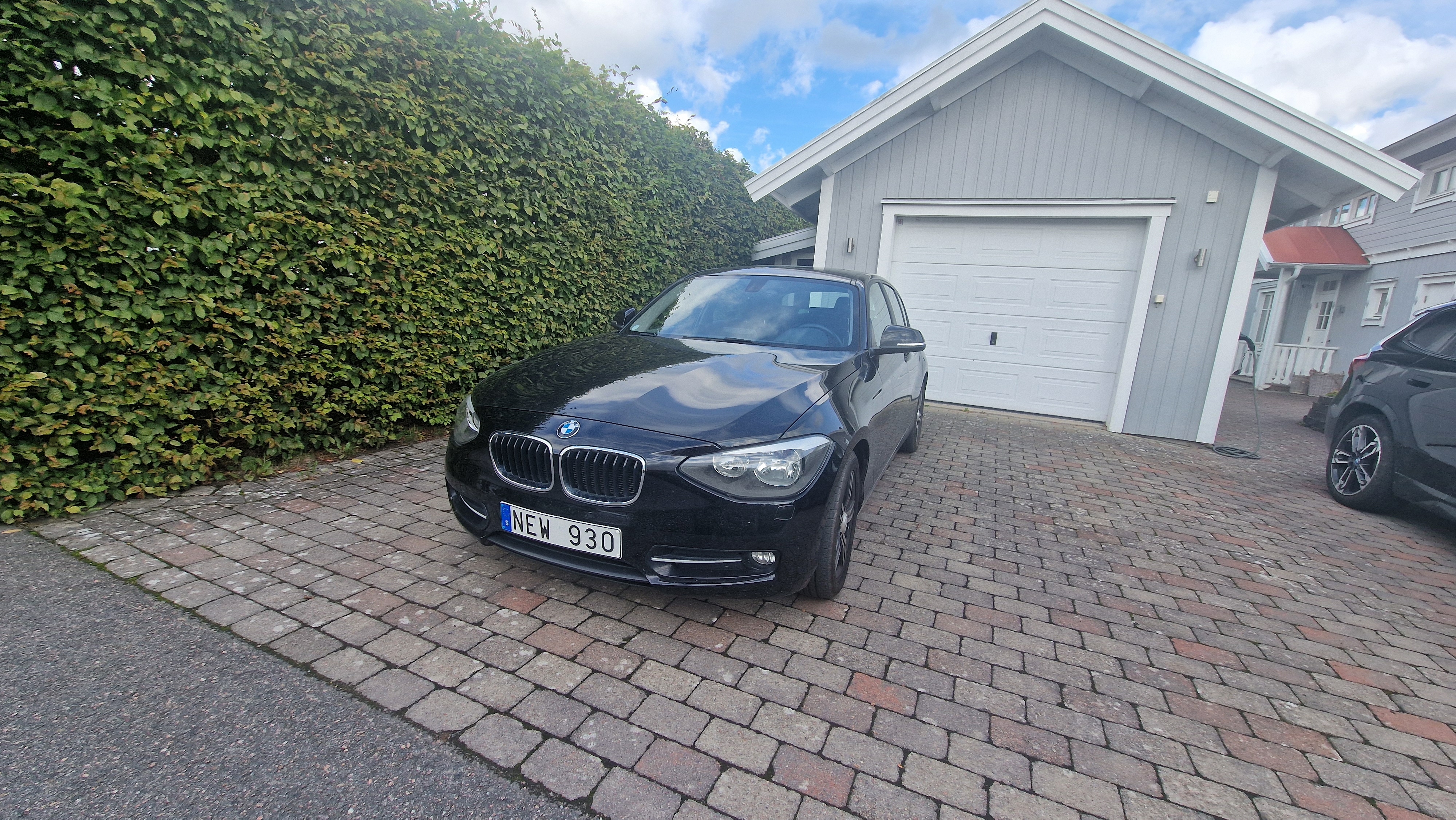 BMW 114 i 5-dörrars Manuell i fint skick 2013, bild 2/4