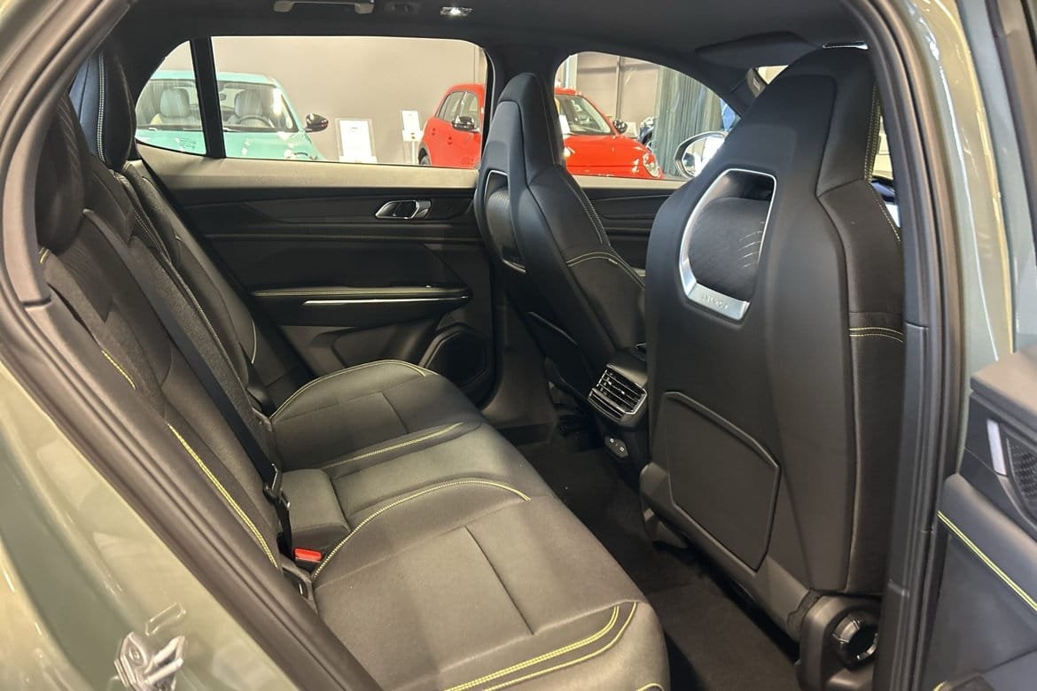 Lynk & Co 01 Core PHEV 2025, bild 7/10