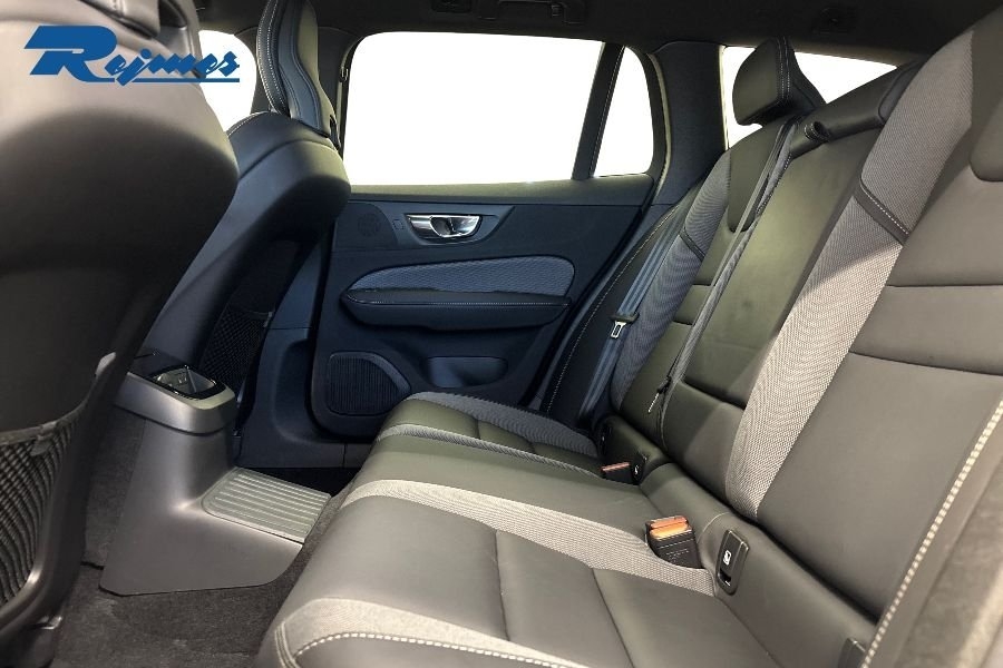 Volvo V60 T6 Plus Dark Edition 2025, photo 7/10
