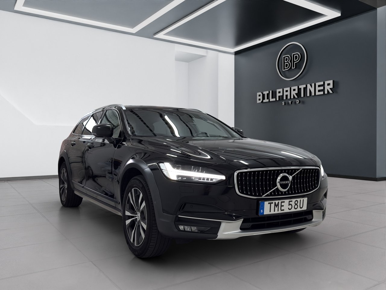 Volvo V90 Cross Country 2020, photo 4/10