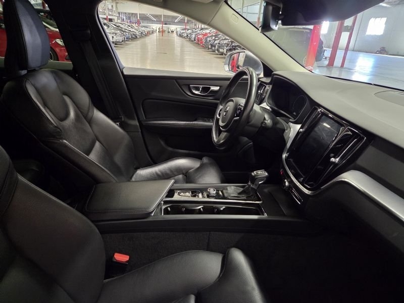 Volvo V60 D4 190 Hk 4x4 Momentum Automat 2019, bild 4/10