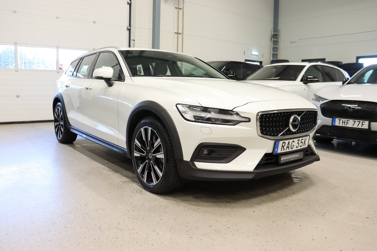 Volvo V60 Cross Country 2023, bild 2/10