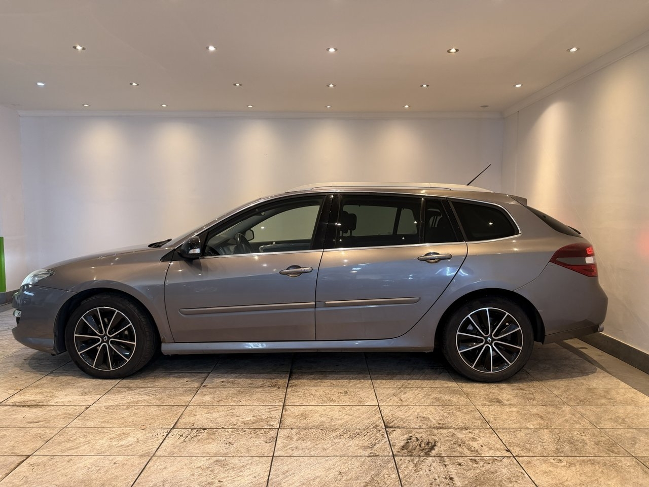 Renault Laguna Grandtour 2.0 dCi 2013, bild 2/10