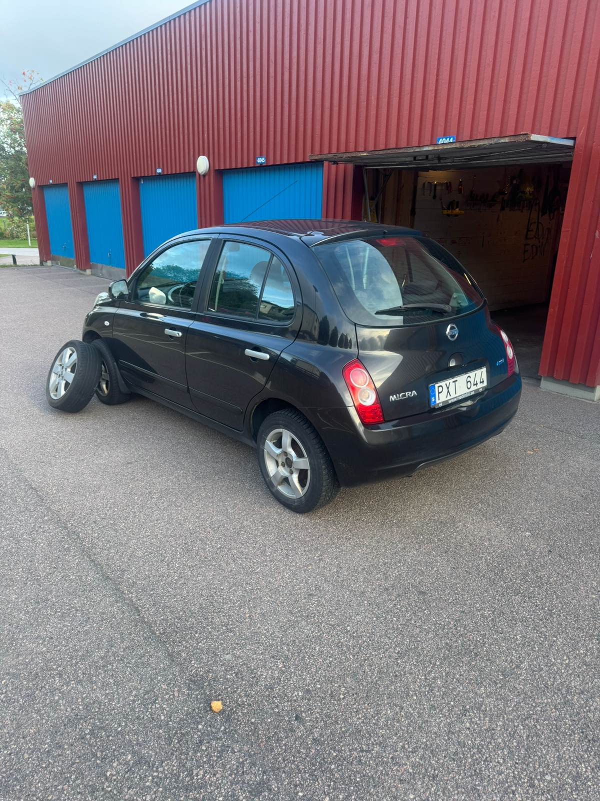 Nissan Micra 5-dörrar 1.2 Manuell 2010, bild 2/3