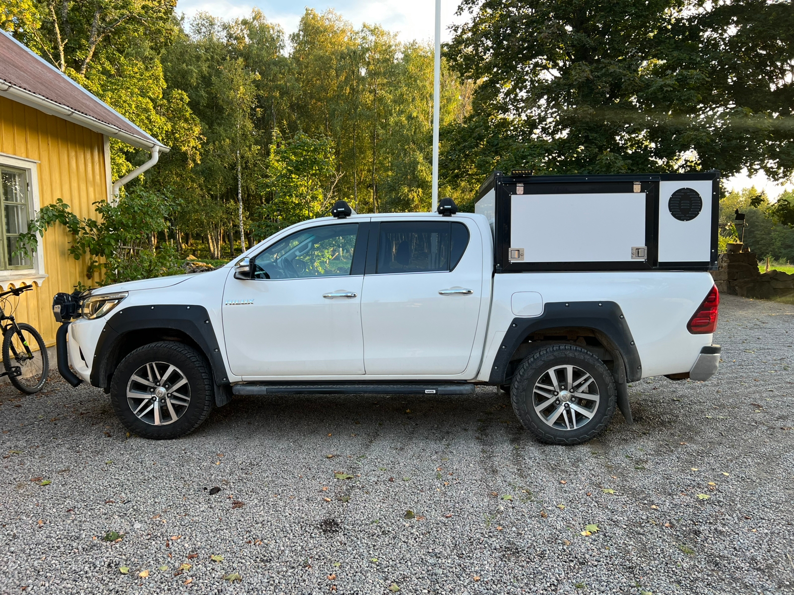 Toyota HiLux 2017, bild 2/10