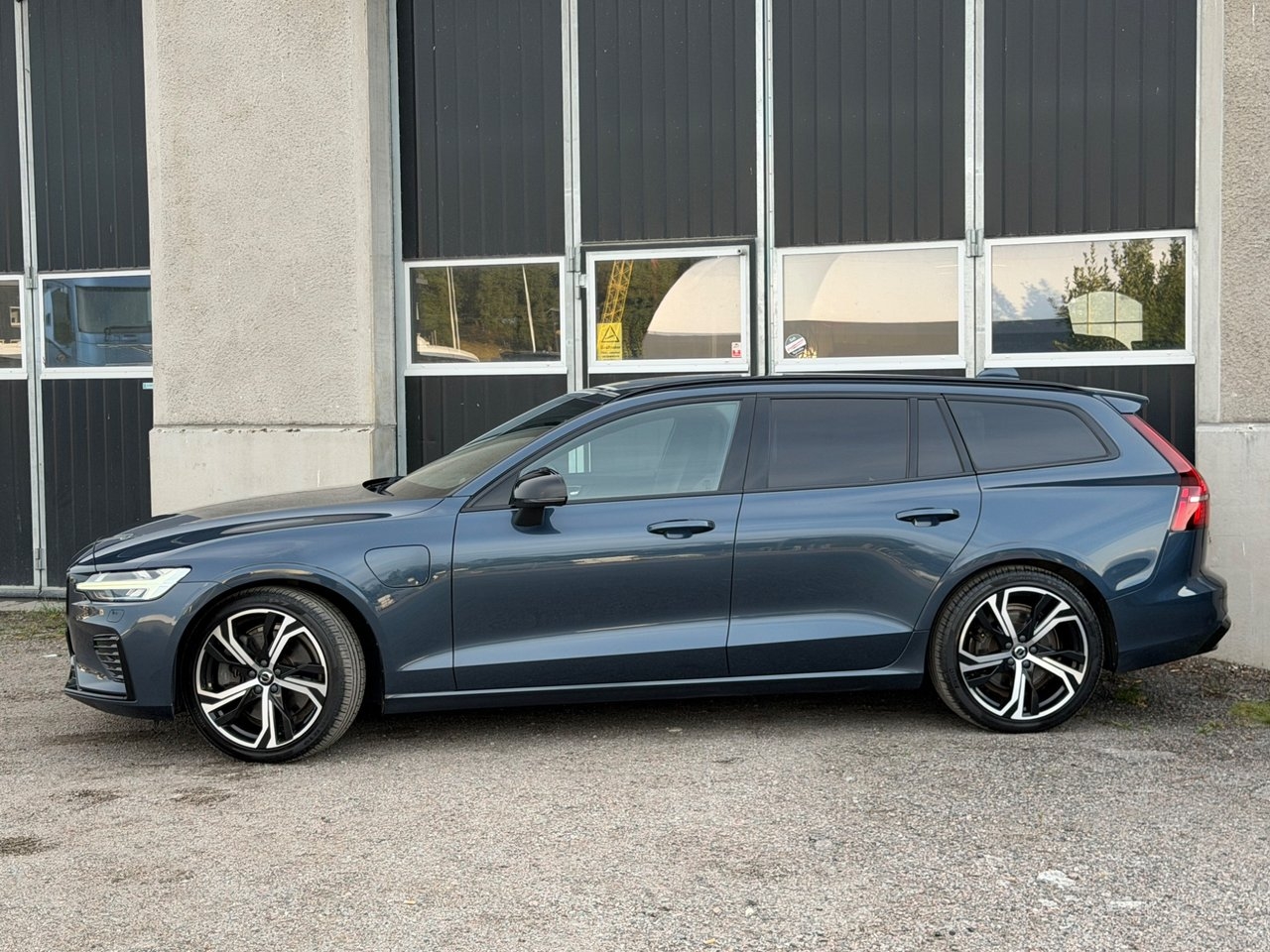 Volvo V60 2023, kuva 2/10