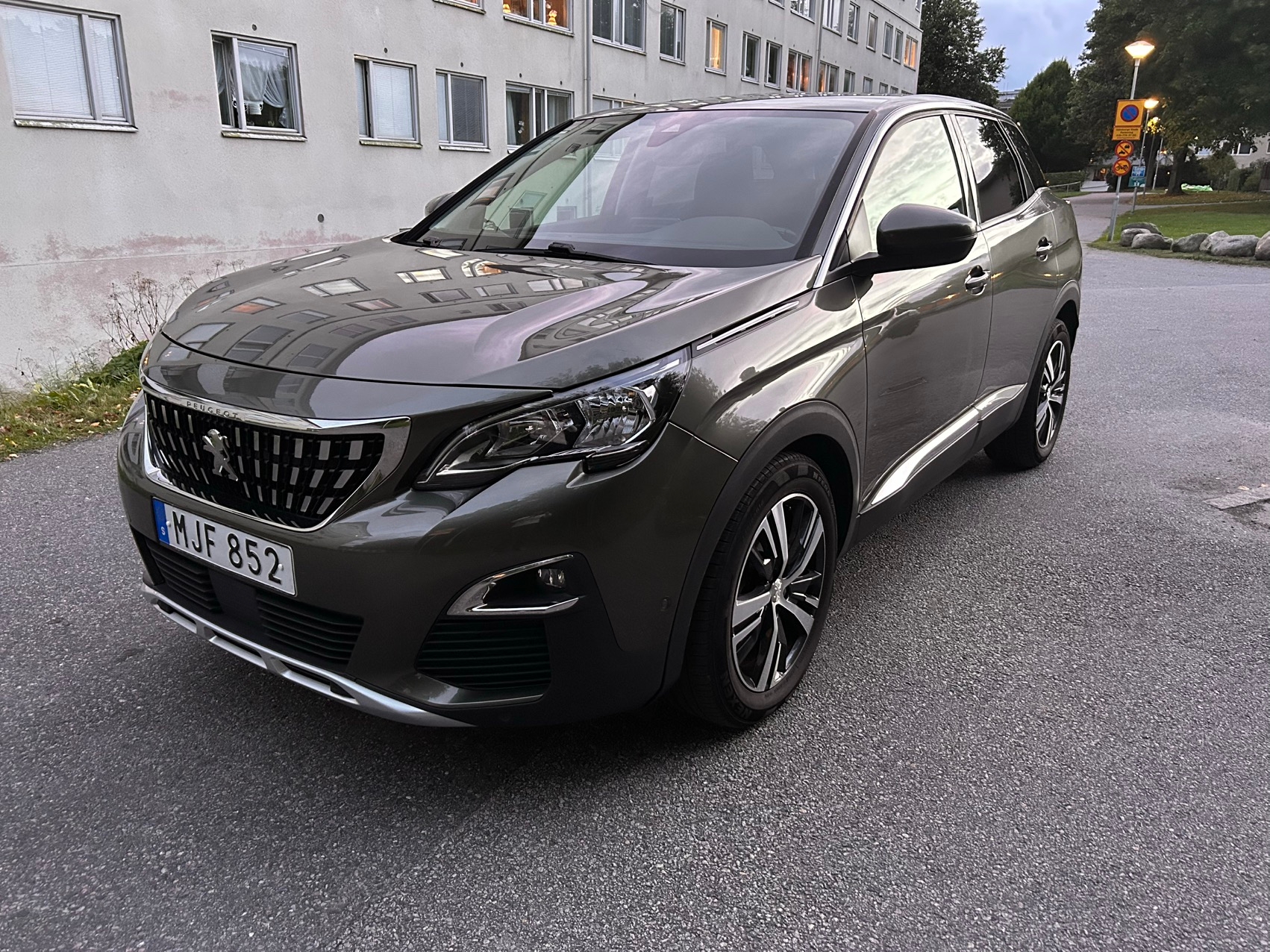 Peugeot 3008 1.2 PureTech 130 EAT 2017, bild 3/4