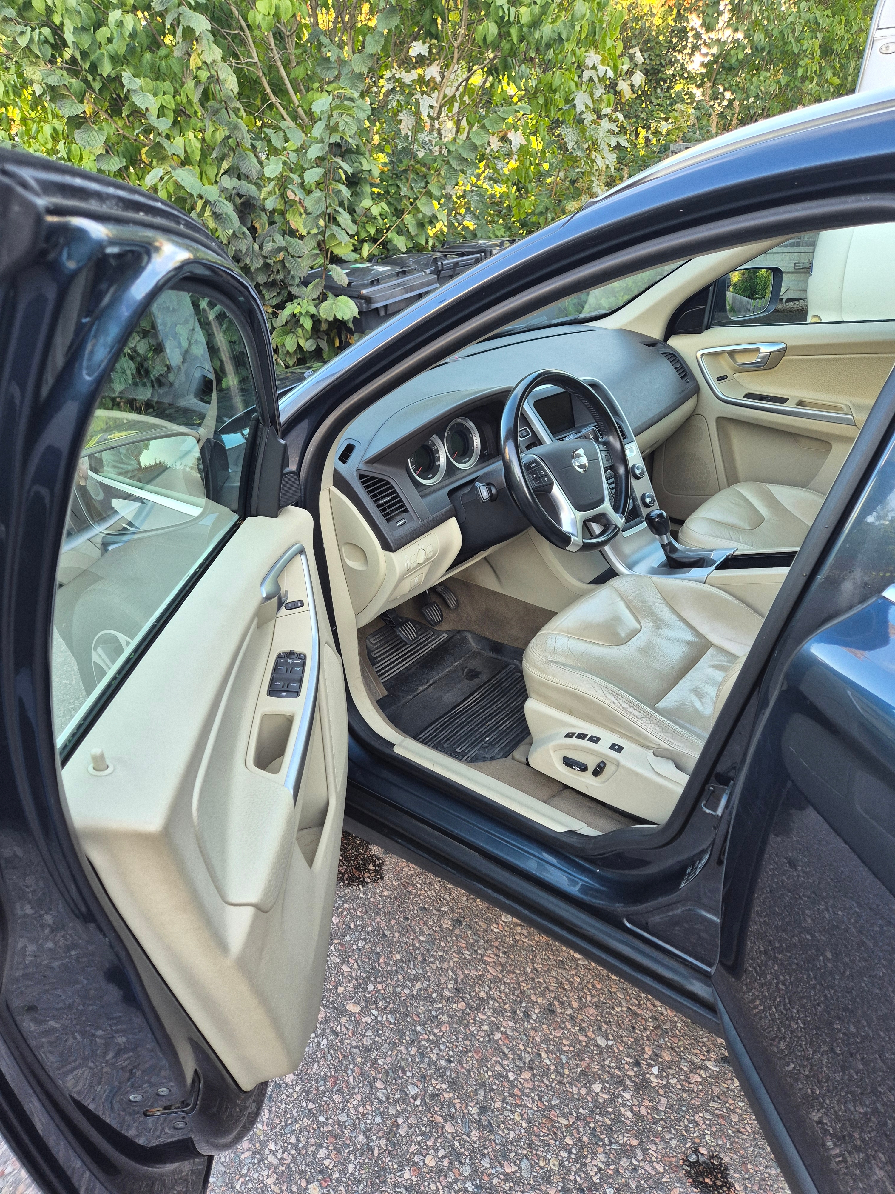 Volvo XC60 D3 Manuell Summum 2011, bild 3/10