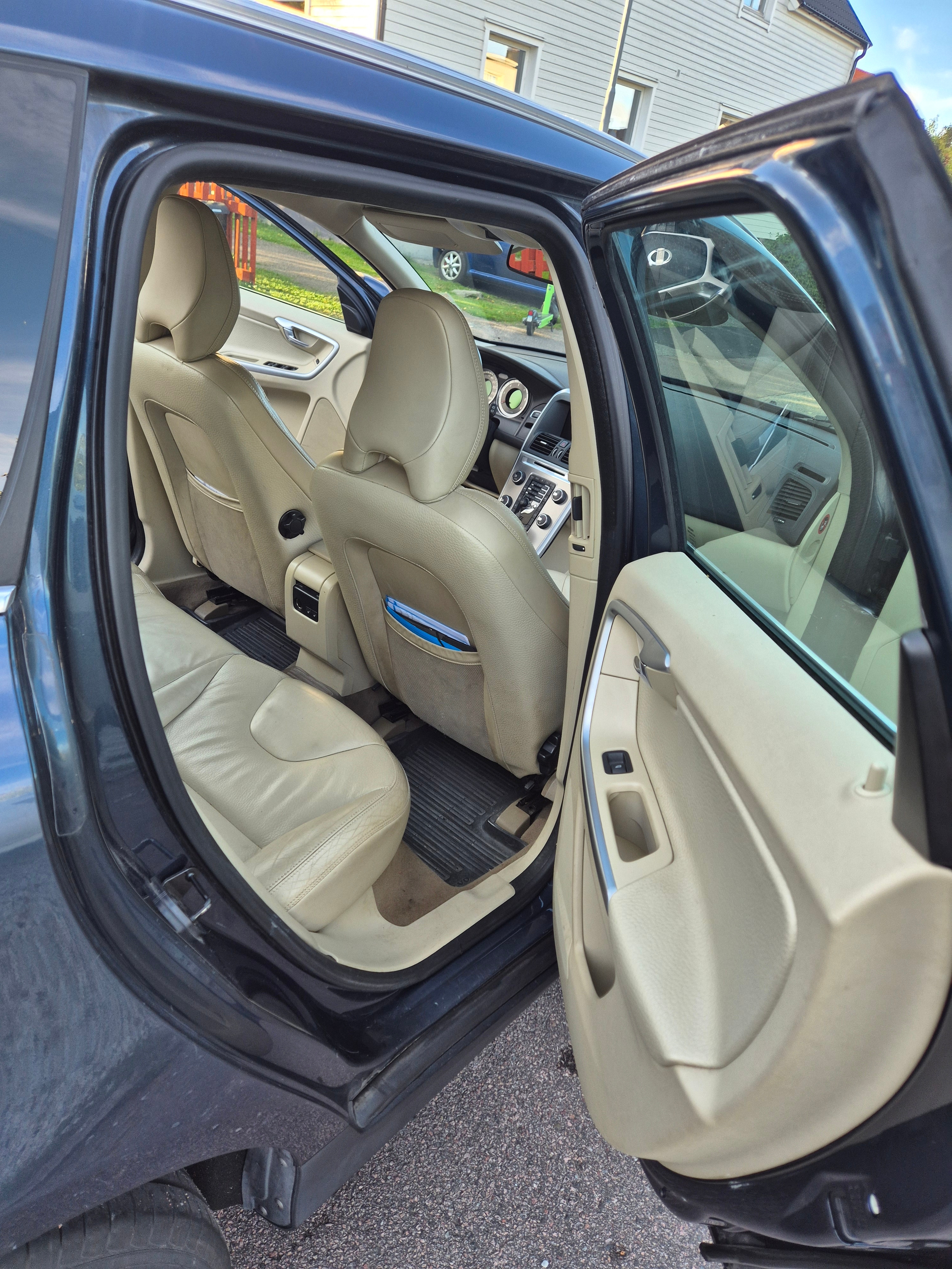 Volvo XC60 D3 Manuell Summum 2011, bild 7/10