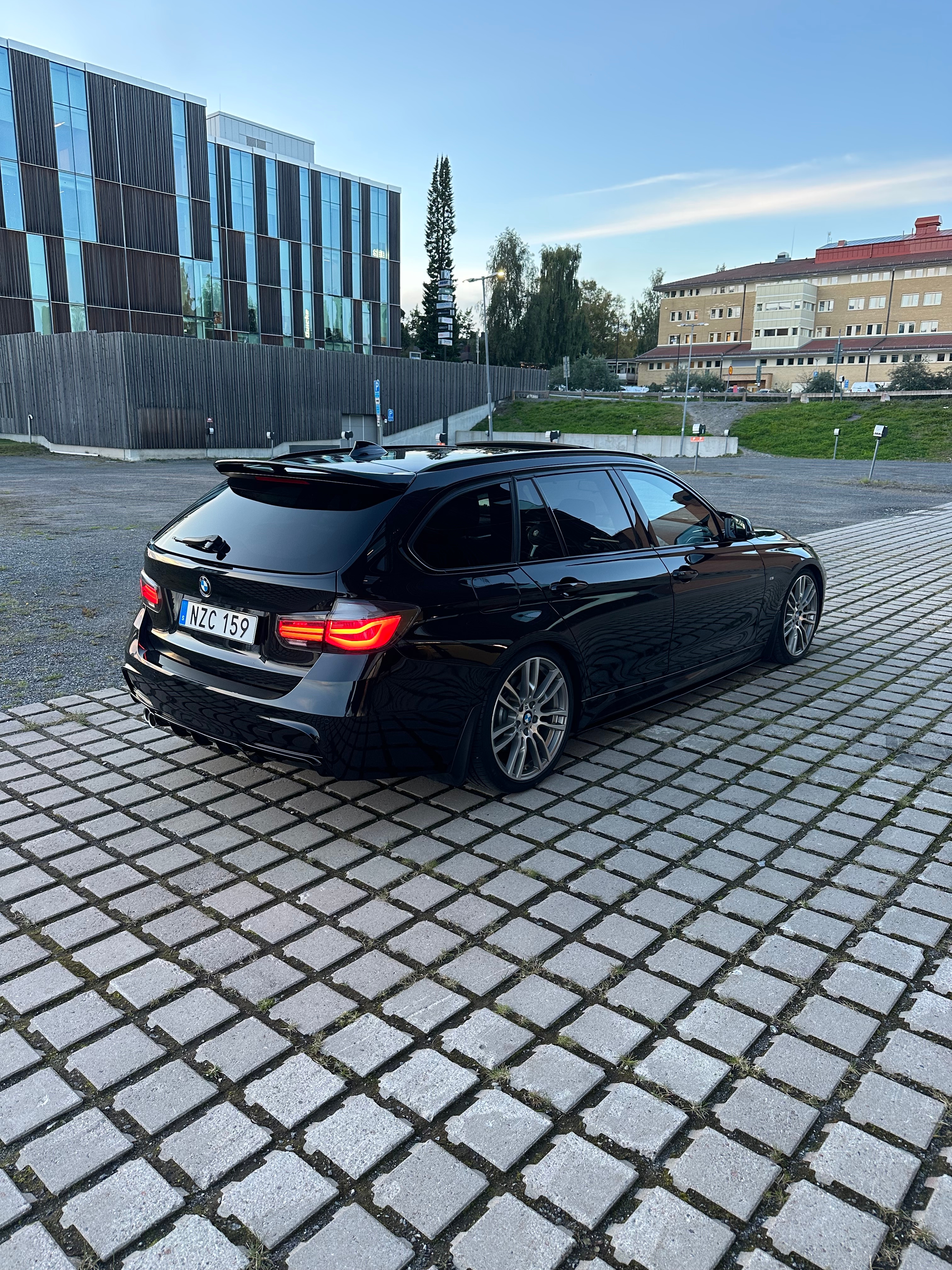 BMW 330 d xDrive Touring Steptronic 2016, photo 5/17