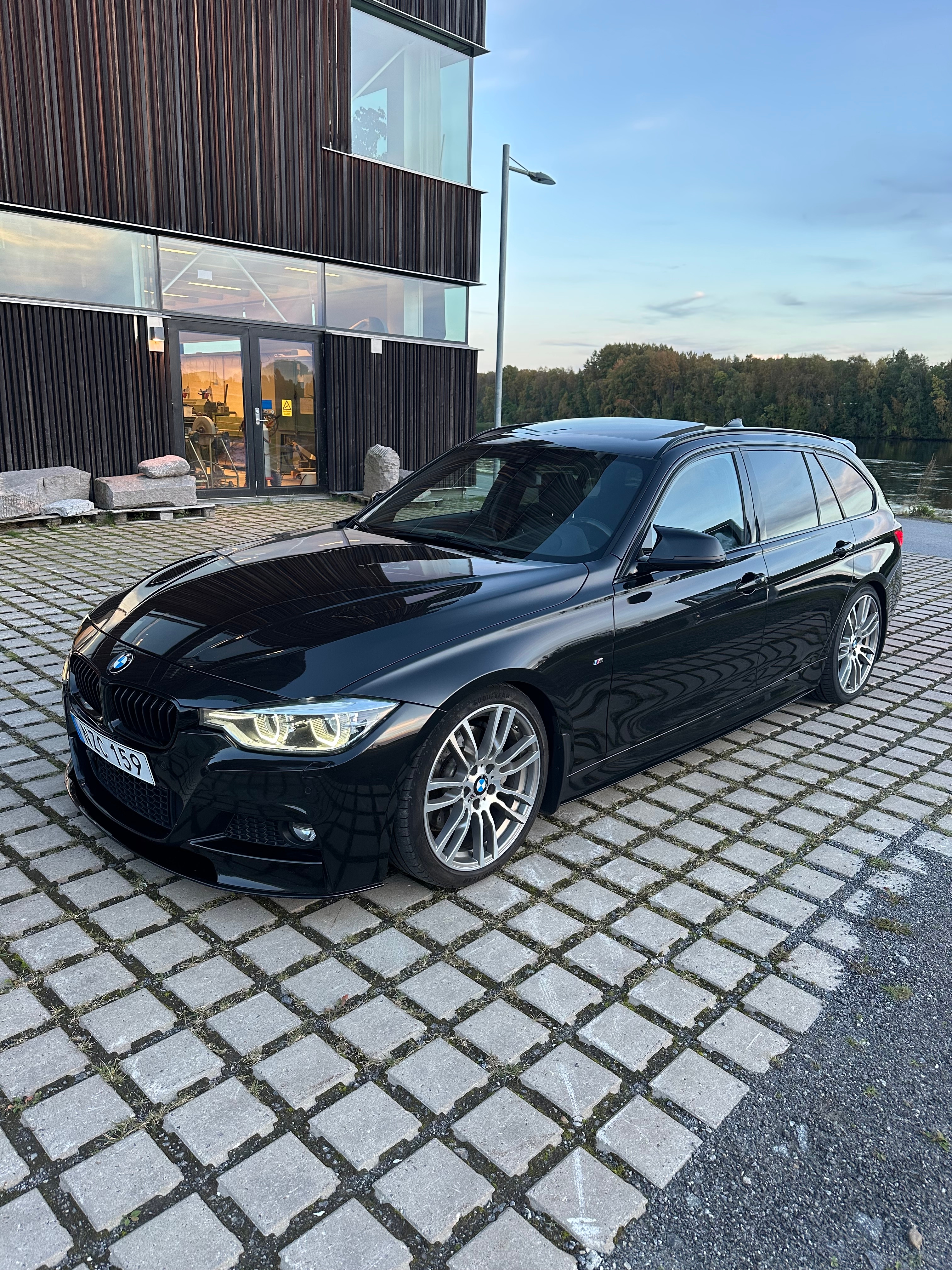 BMW 330