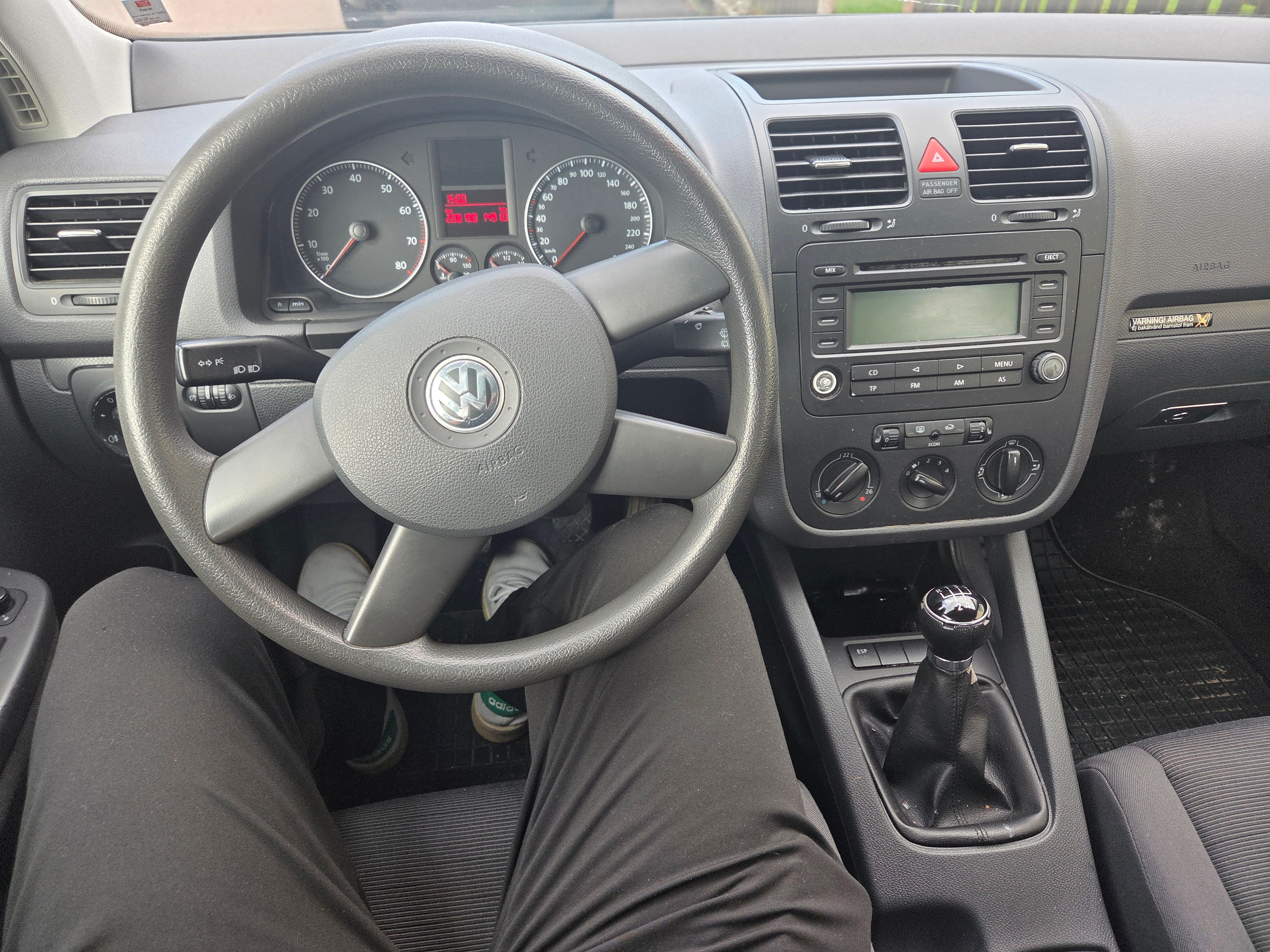 Volkswagen Golf V 5-dörrar 1.6 Manuell 2005, bild 2/4