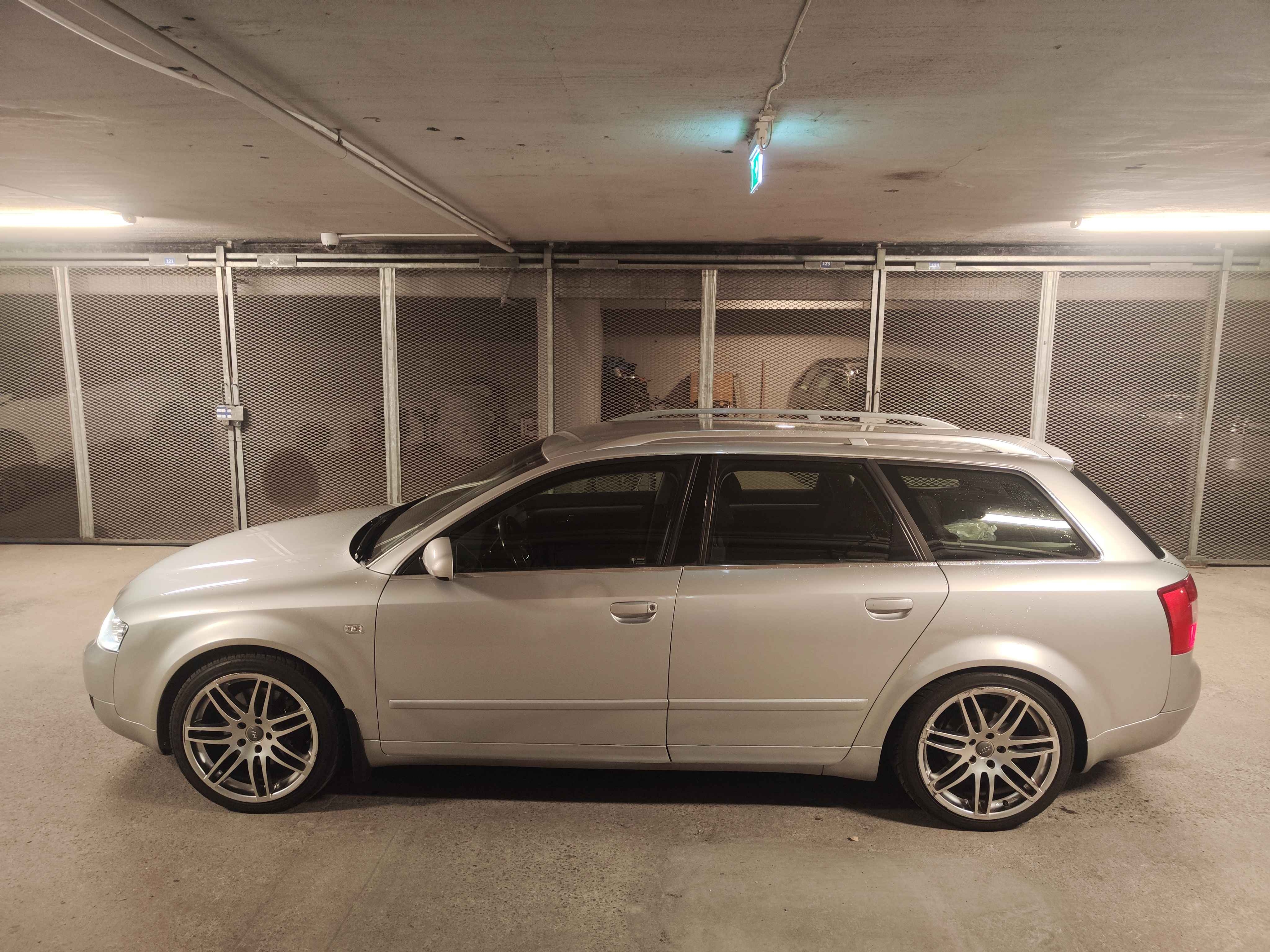 Audi A4 Avant 1.8 T Quattro Manuell 2004, bild 2/8