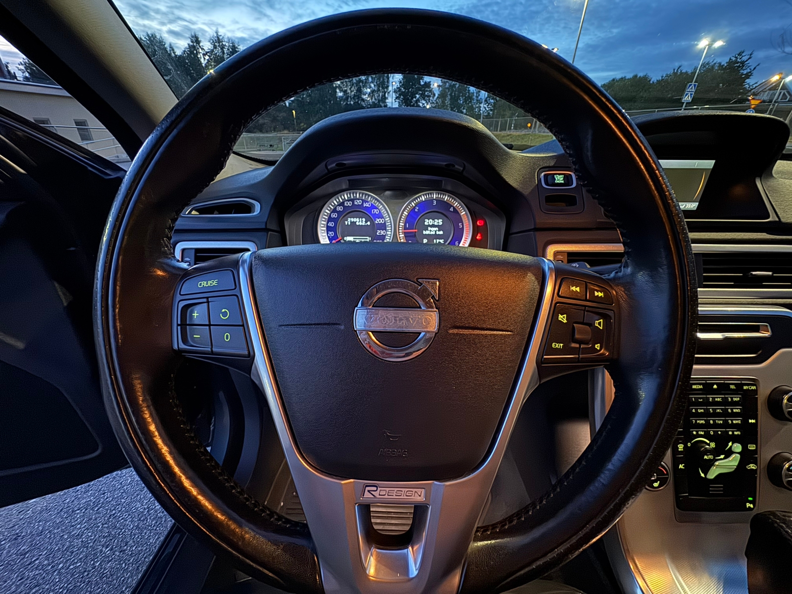 Volvo V70 2012, photo 6/10