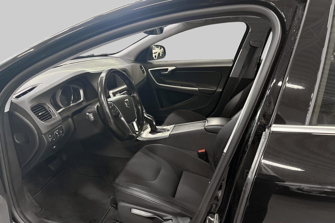 Volvo V60 D5 Twin Engine AWD 231hk 2018, kuva 7/10