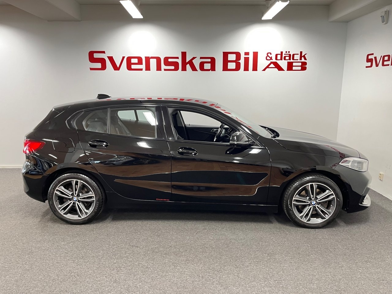 BMW 118 i AUT Sport line 2020, kuva 7/25