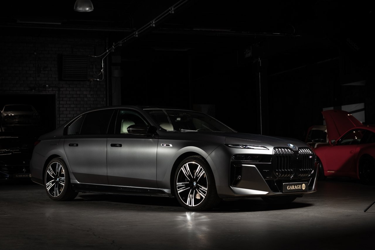 BMW M760e 2023, photo 7/10