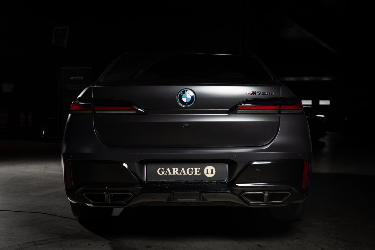 BMW M760e 2023, photo 5/10