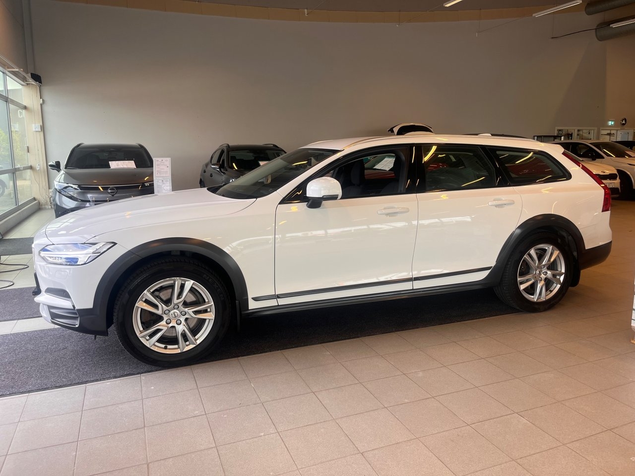 Volvo V90 Cross Country 2019, kuva 6/10