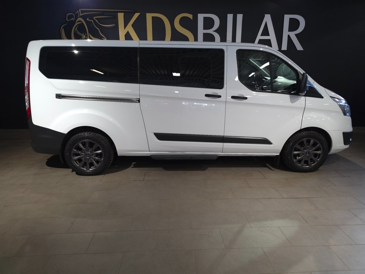 Ford Tourneo Custom 2017, bild 5/10