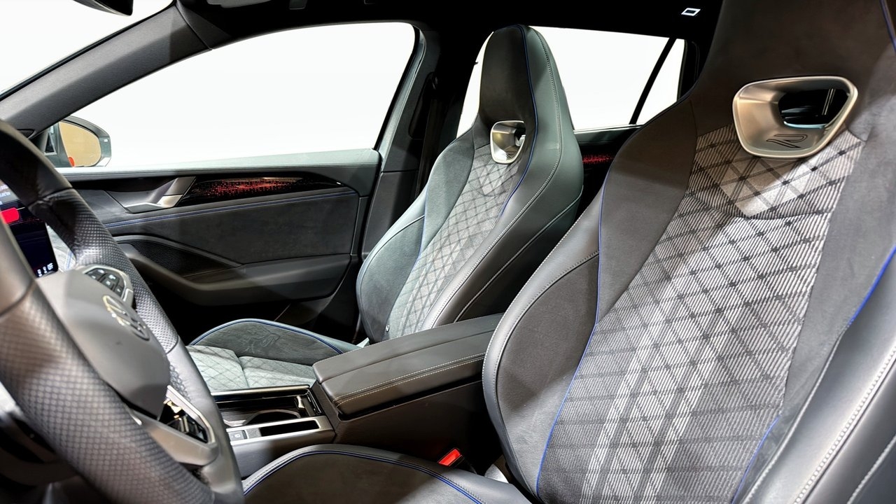 Volkswagen Passat 2025, bild 7/10
