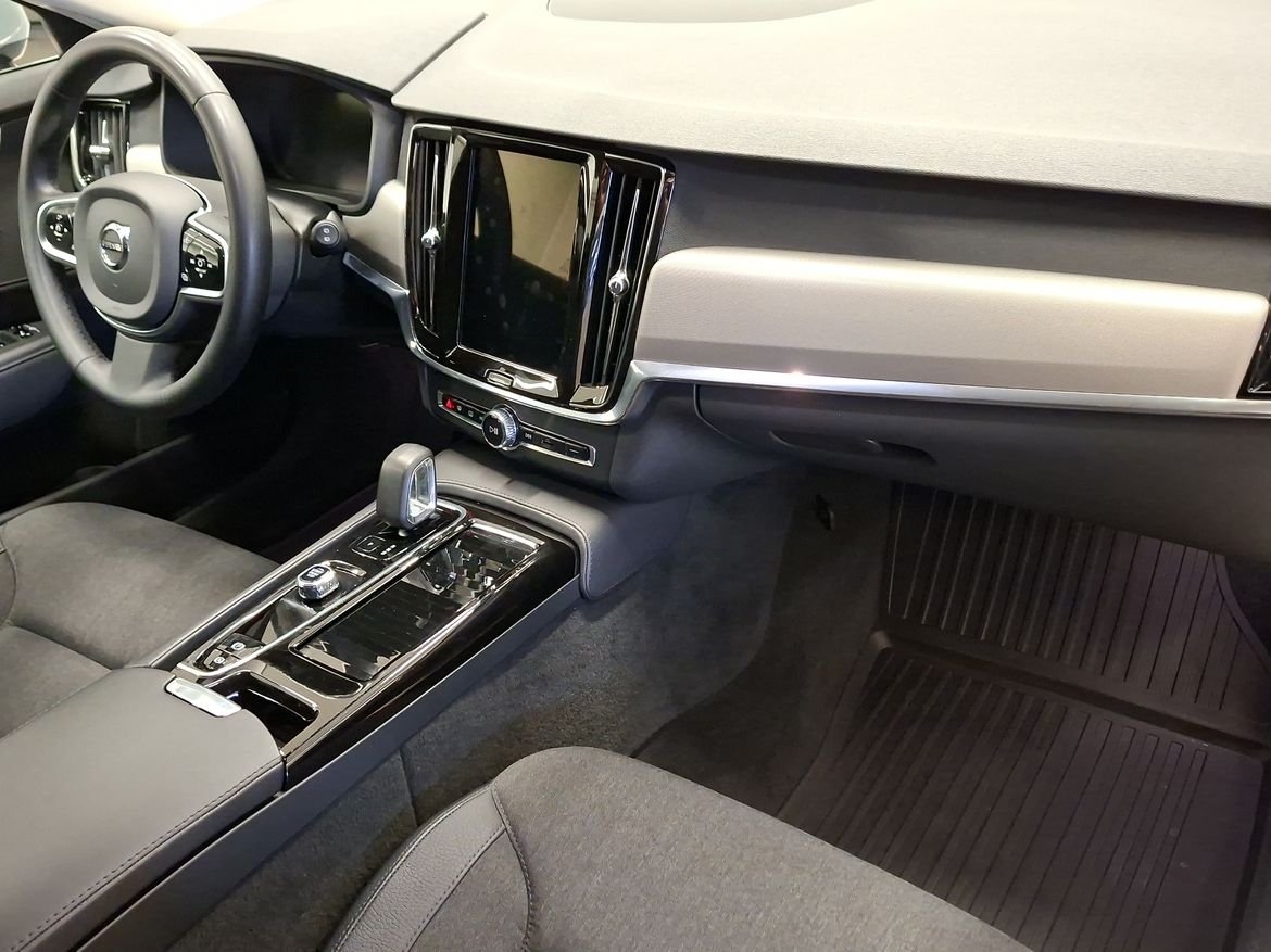 Volvo V90 Recharge T6 Core Edition 2024, photo 4/14