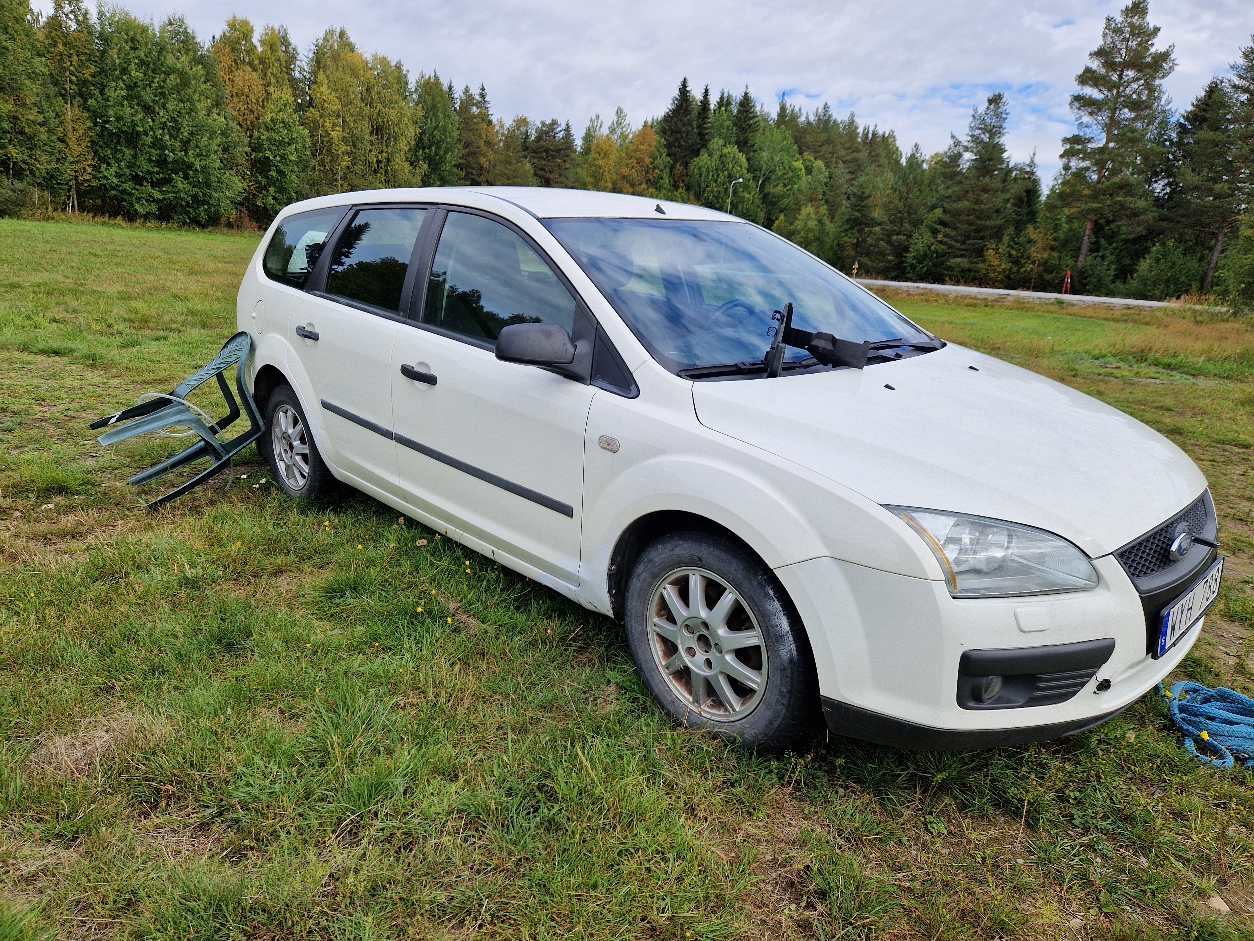 Ford Focus Kombi 1.8 Flexifuel Manuell 2005, bild 3/3