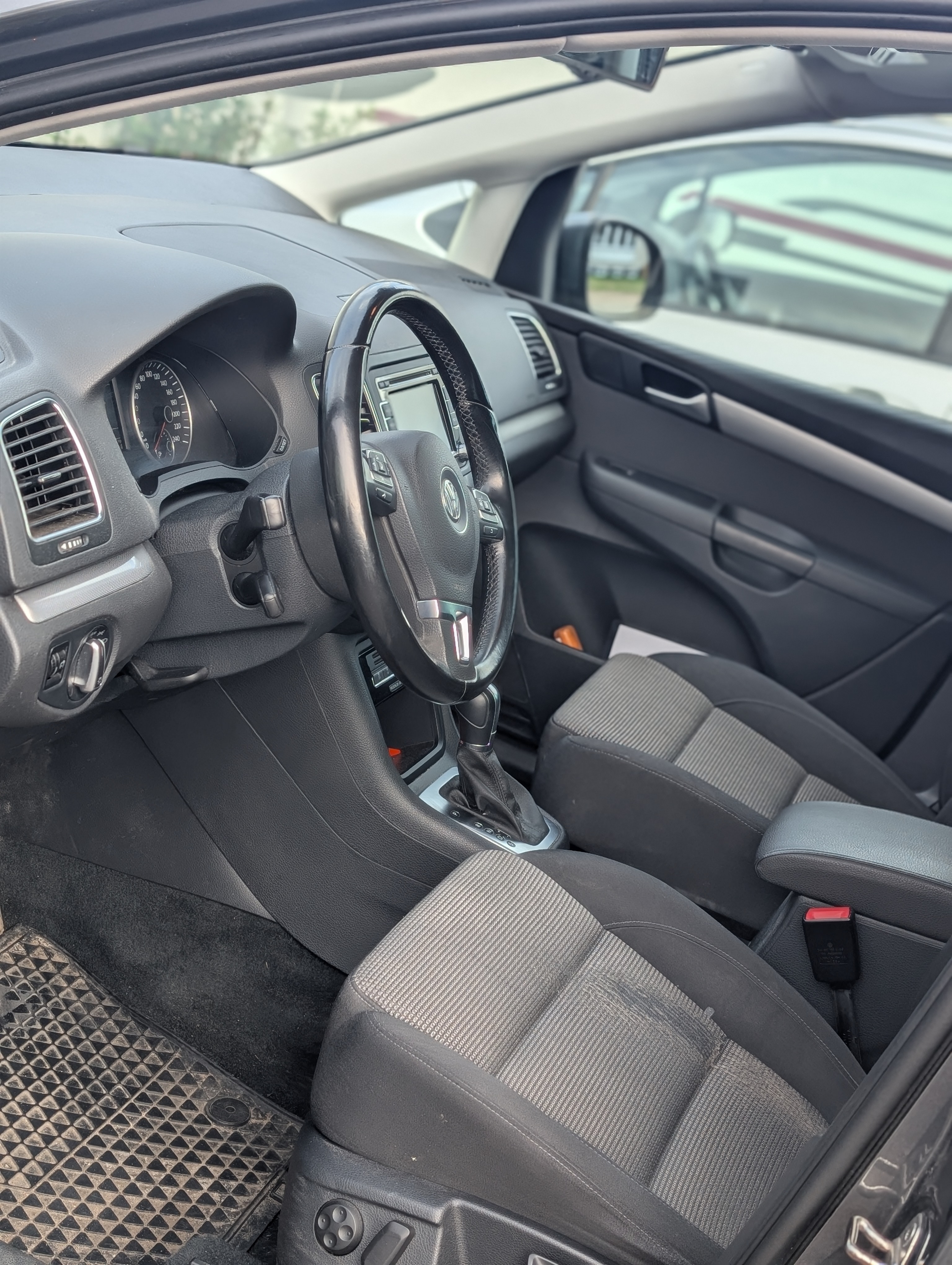 Volkswagen Sharan 2015, bild 3/6
