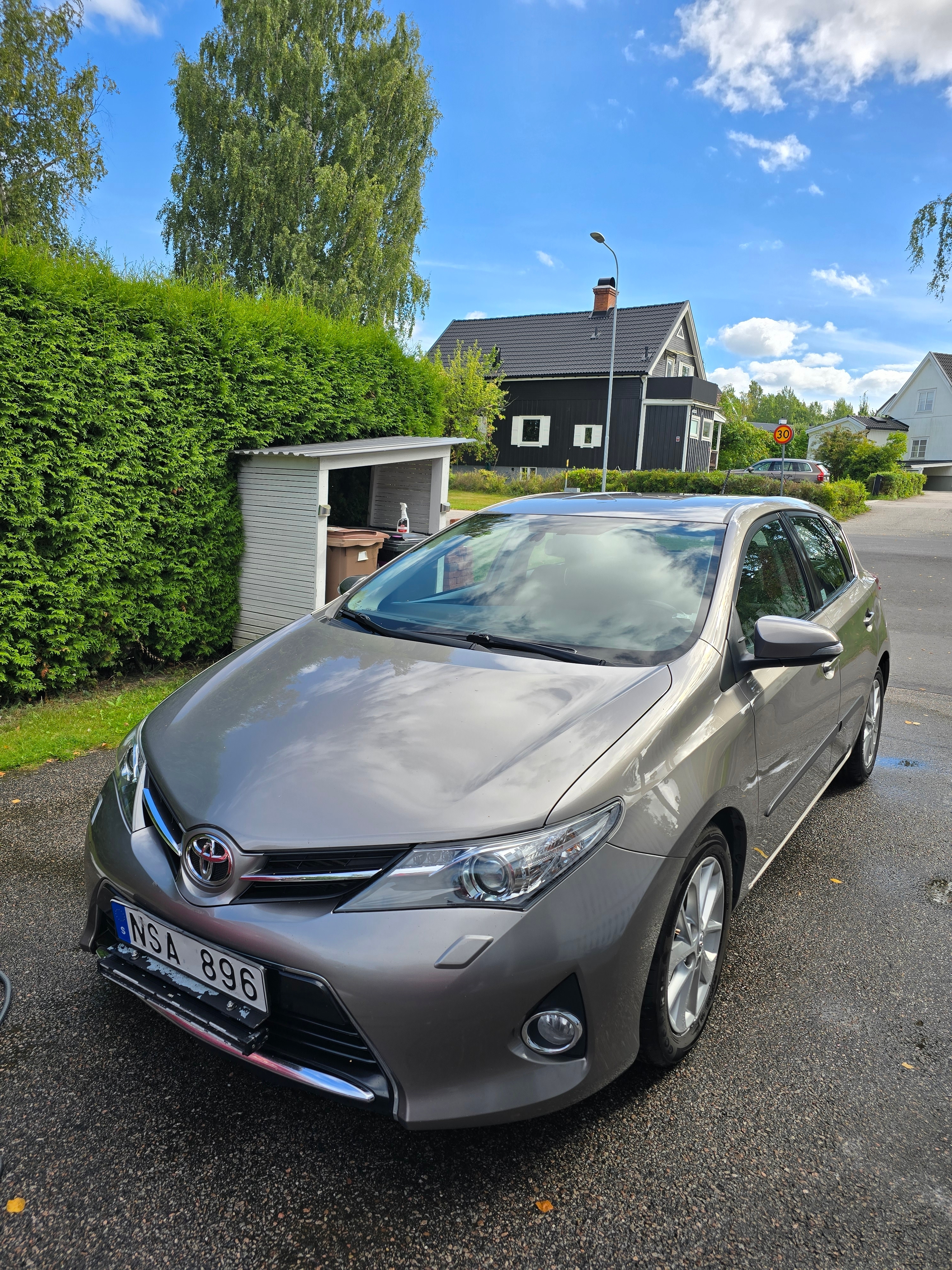 Toyota Auris 2.0 D-4D Manuell 2013, kuva 2/6