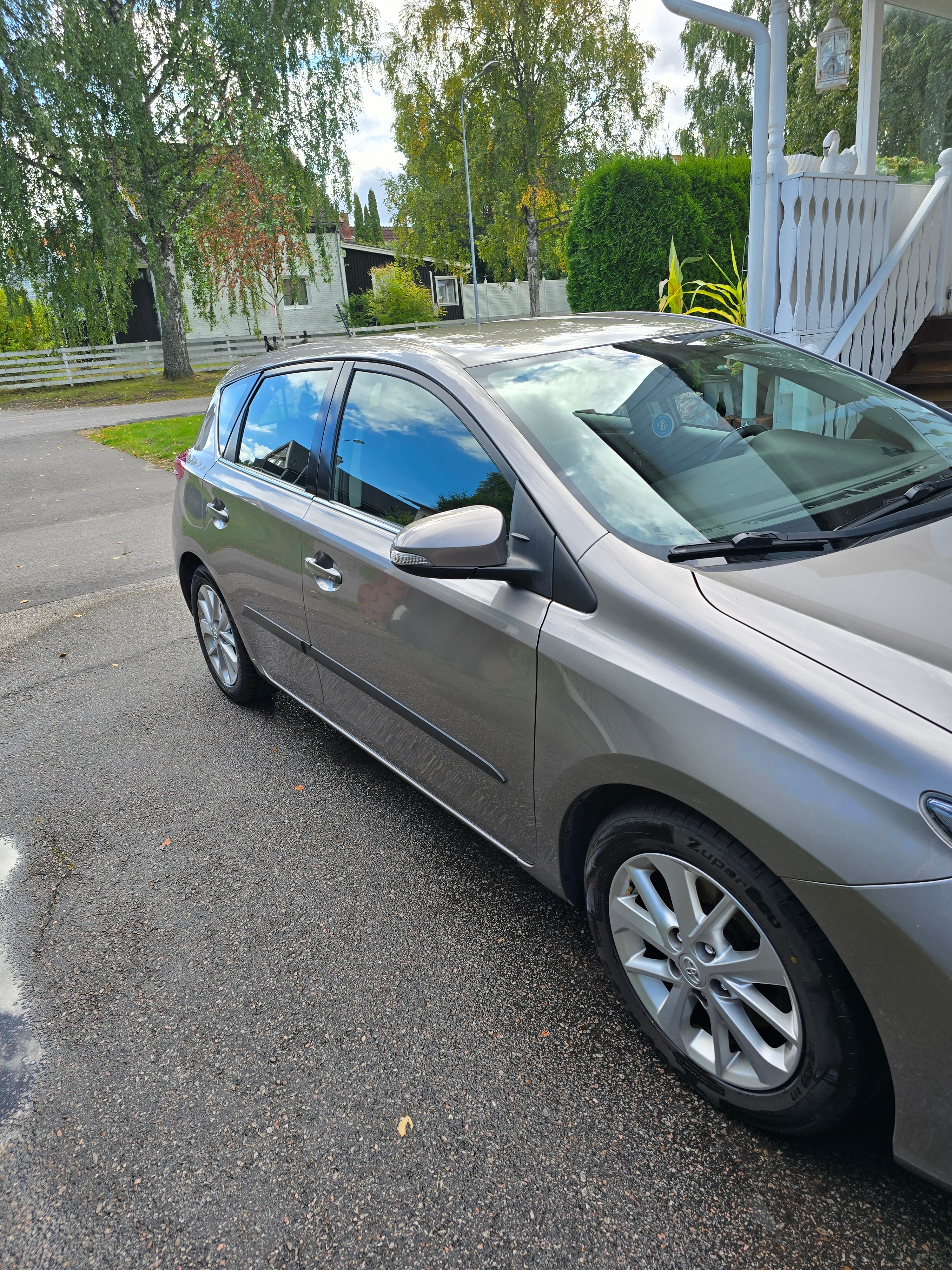 Toyota Auris 2.0 D-4D Manuell 2013, kuva 3/6