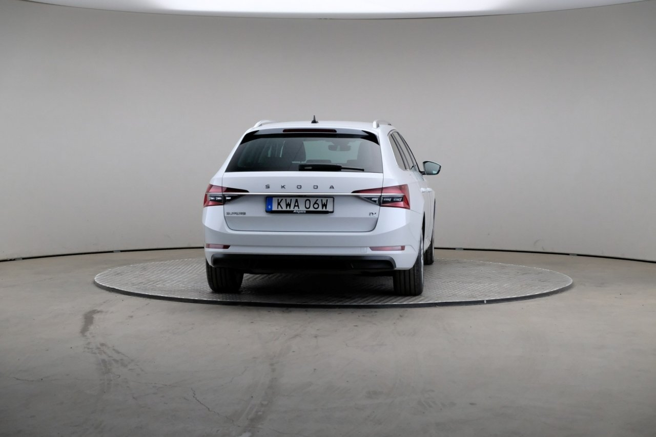 Skoda Superb 2023, bild 2/3