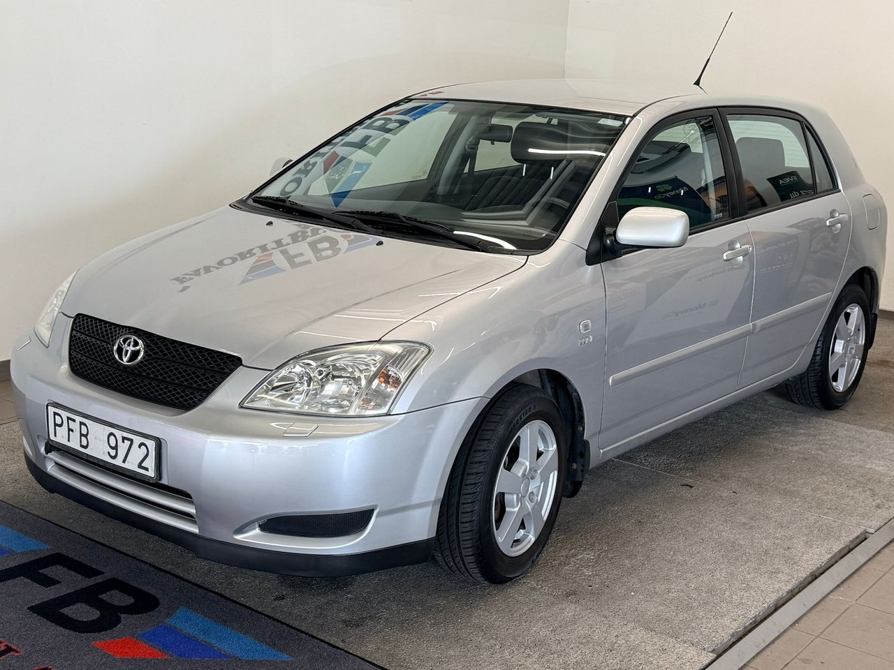 Toyota Corolla 5-dörrars 1.6 VVT-i 2003, bild 2/10