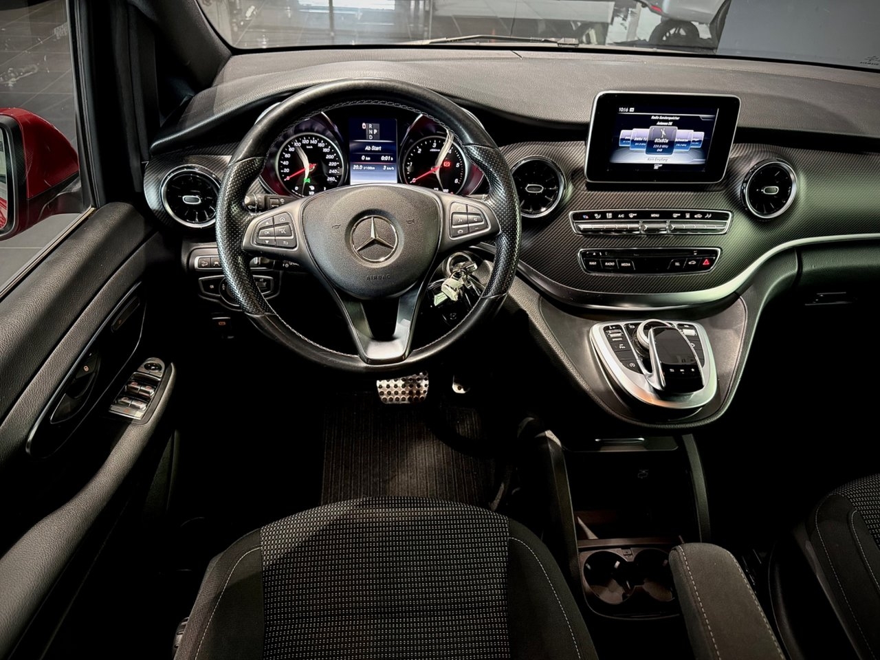 Mercedes-Benz V 2021, bild 4/10
