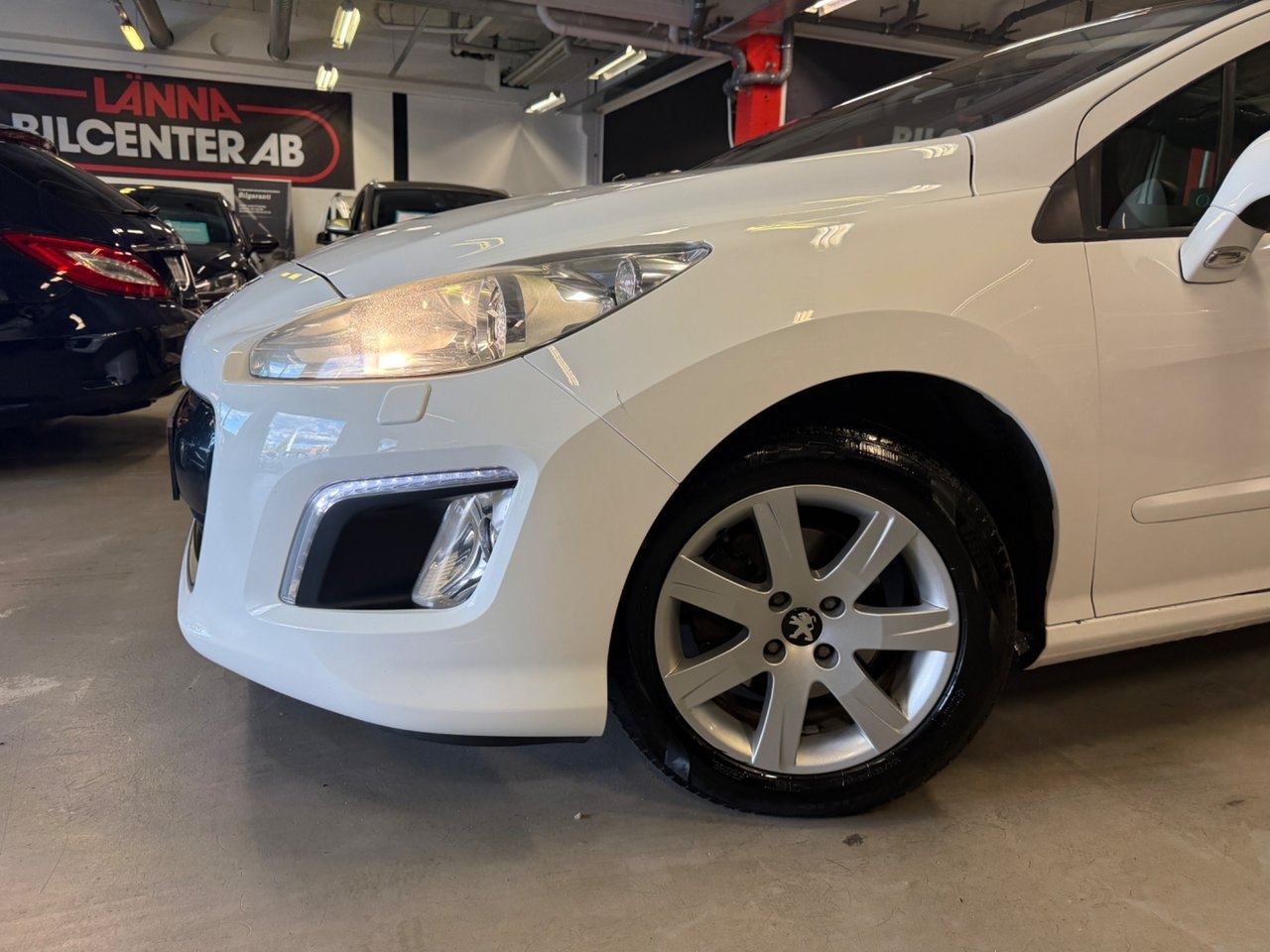 Peugeot 308 2011, bild 2/21