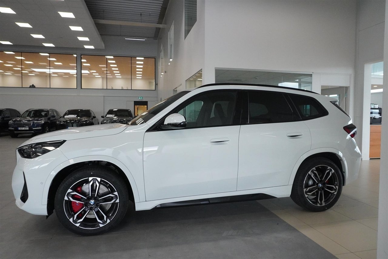 BMW iX1 xDrive30 M Sport Pro 2026, bild 3/10