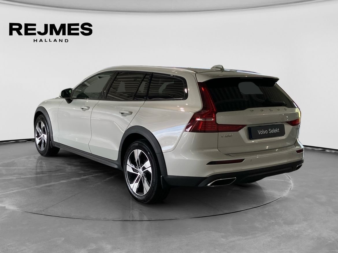 Volvo V60 Cross Country 2022, bild 2/10