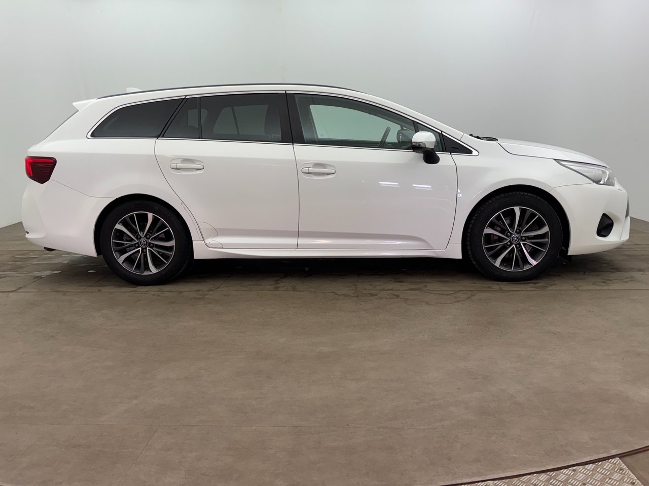 Toyota Avensis 2016, bild 7/10