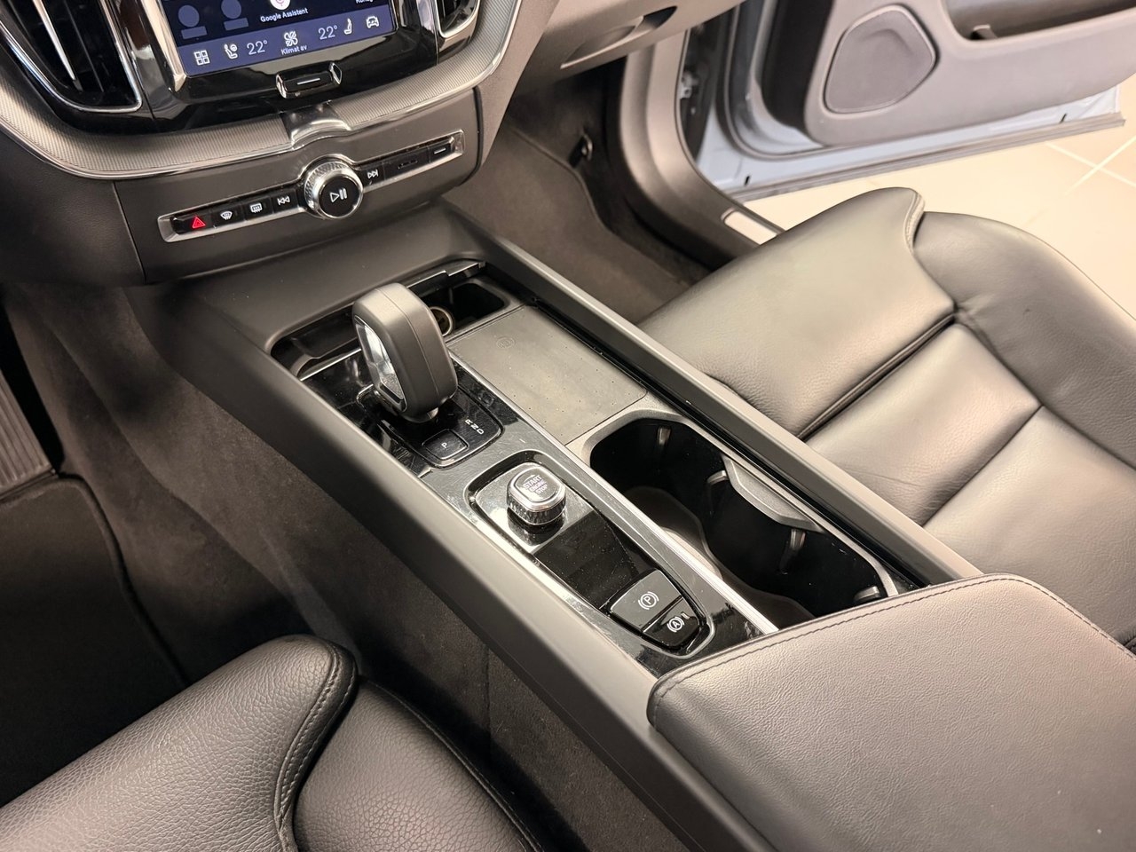 Volvo XC60 B4 AWD Plus Bright 2023, bild 6/10