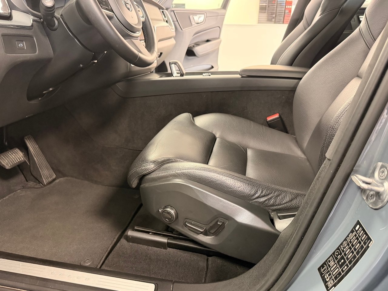 Volvo XC60 B4 AWD Plus Bright 2023, bild 3/10