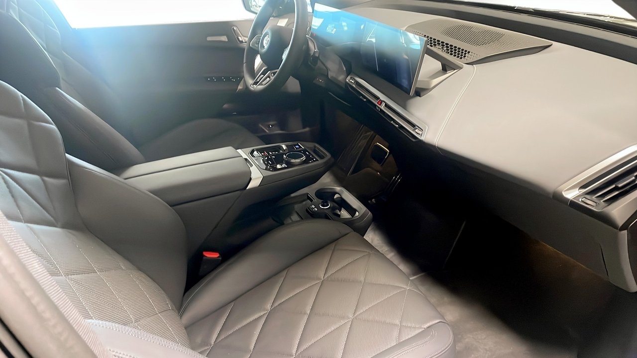 BMW iX xDrive60 M Pro 2026, photo 3/9