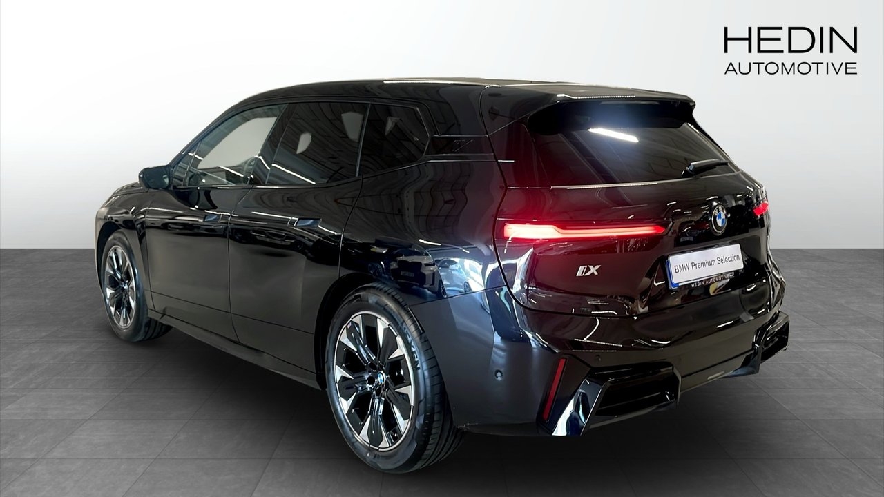 BMW iX xDrive60 M Pro 2026, photo 2/9