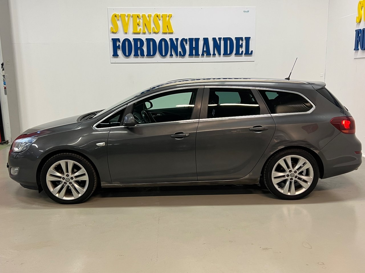 Opel Astra 2011, bild 6/22