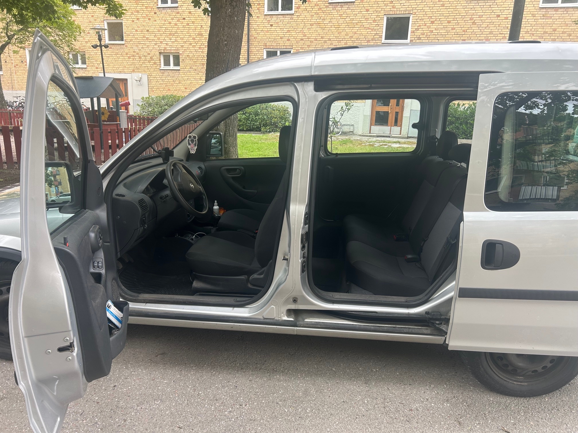 Opel Combo 1.6 CNG ecoFLEX Manuell 2008, bild 3/10